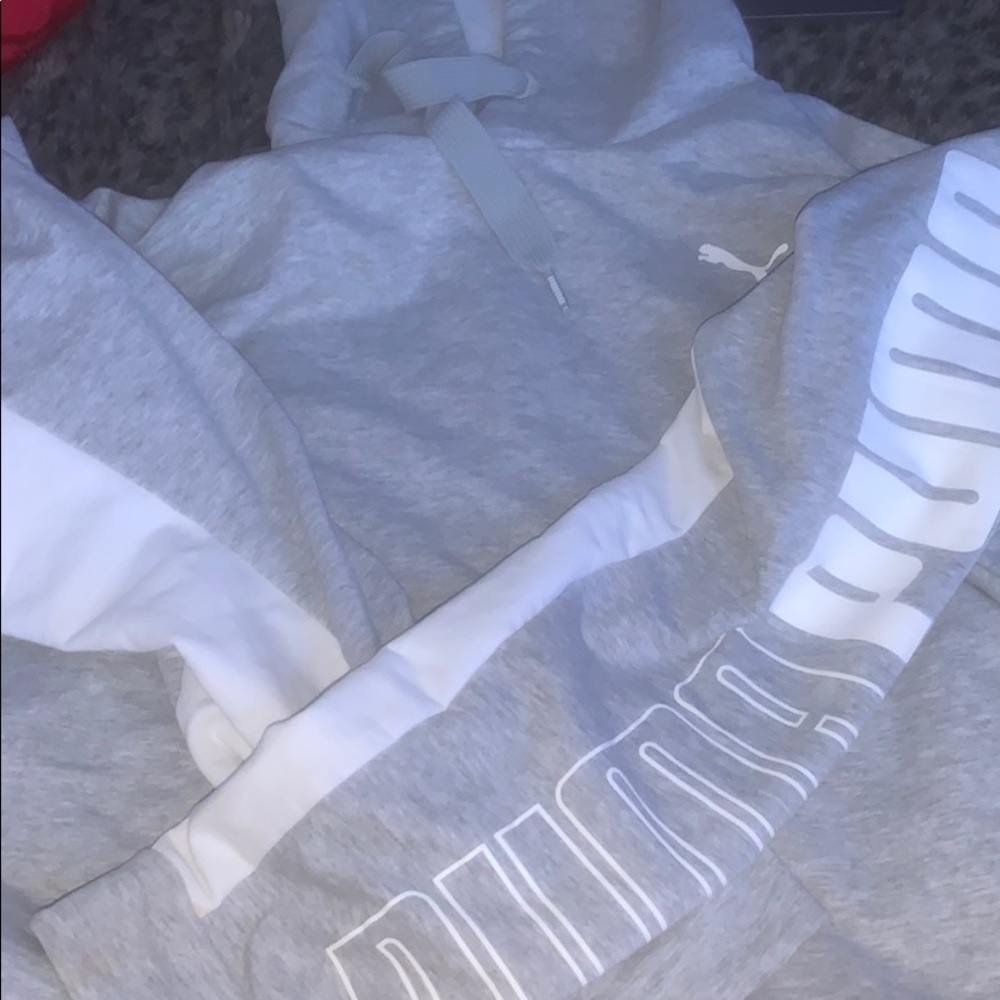 🚨NEED2GO Puma Cropped Sweatshirt